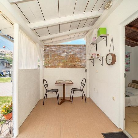 Camp Mali Bungalow Baška Exteriör bild