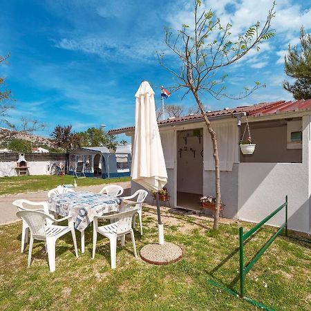 Camp Mali Bungalow Baška Exteriör bild