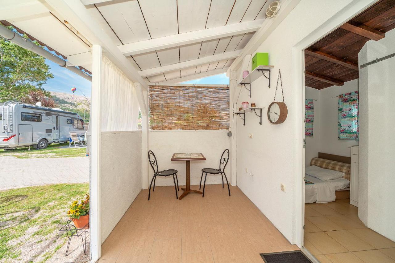 Camp Mali Bungalow Baška Exteriör bild