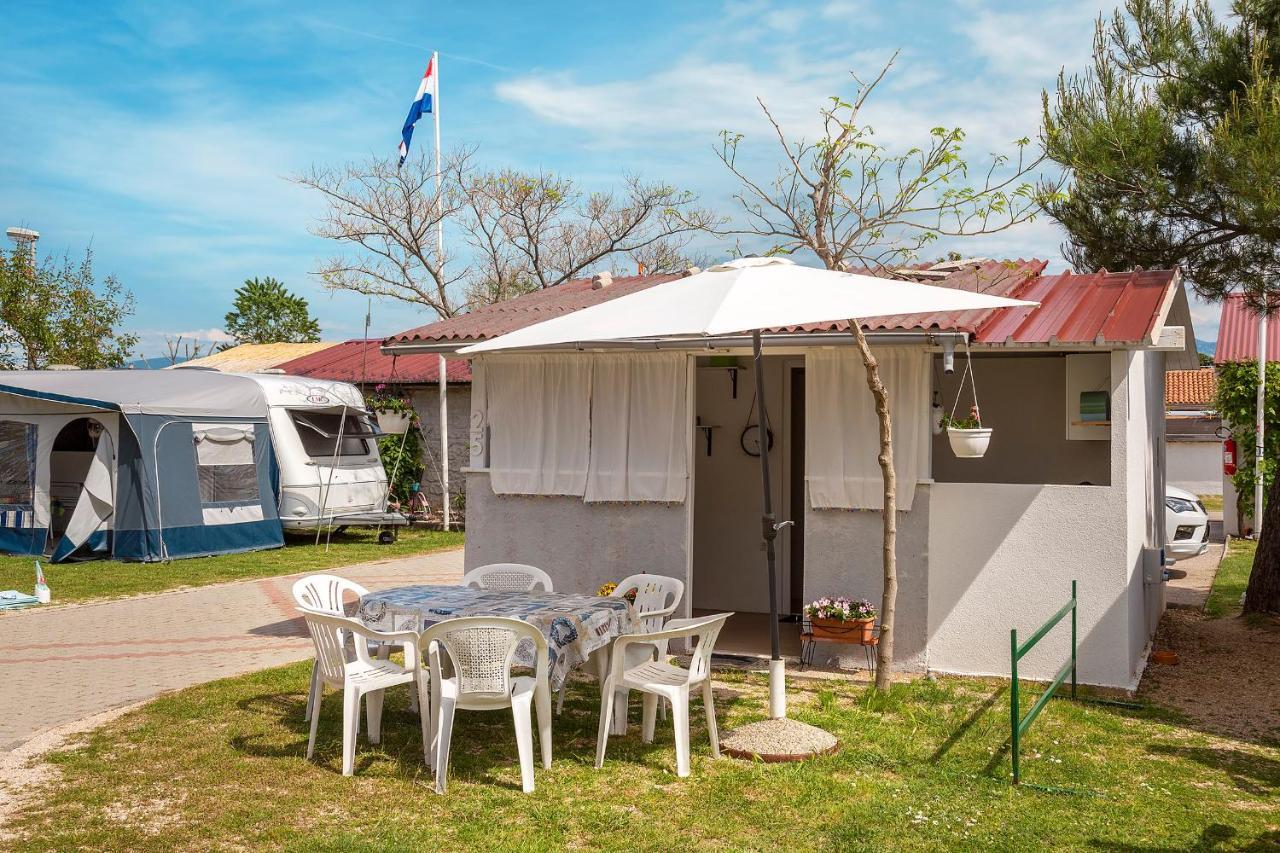 Camp Mali Bungalow Baška Exteriör bild