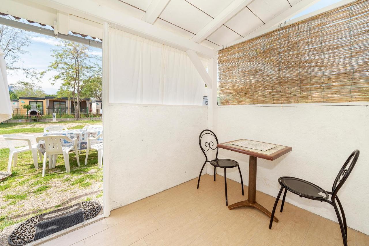 Camp Mali Bungalow Baška Exteriör bild