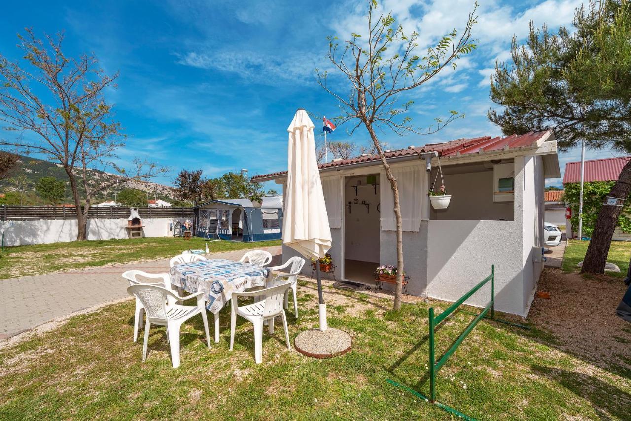 Camp Mali Bungalow Baška Exteriör bild